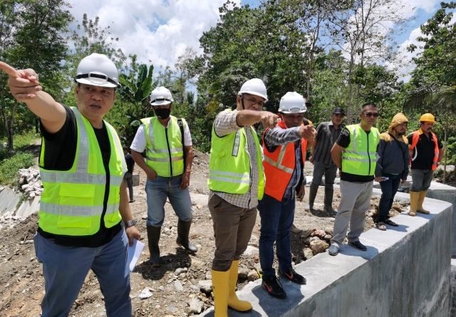 Pastikan Proyek Pembangunan Tepat Waktu, Kadis PU Koltim Turun Monitoring